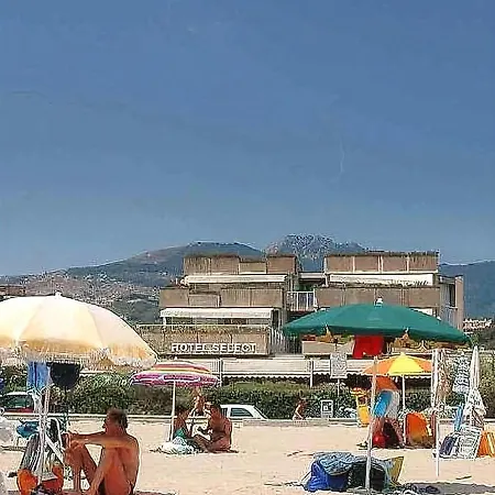 Select Hotel